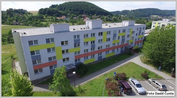 Domov seniorů, budova a okolí